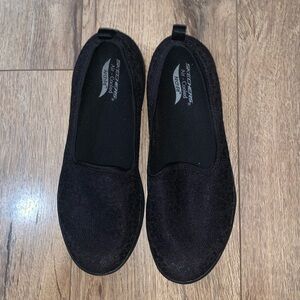 Preloved Skechers On the Go floral slip ons